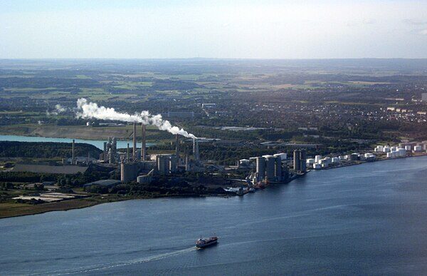Skråfoto af Aalborg og Limfjorden fra luften