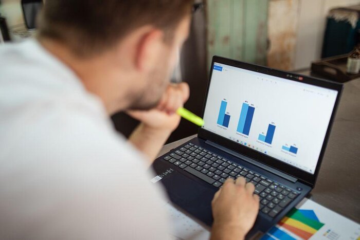 Dataanalyse p&aring; en b&aelig;rbar computer &ndash; tunge datas&aelig;t kr&aelig;ver gennemskuelige og stabile systemer